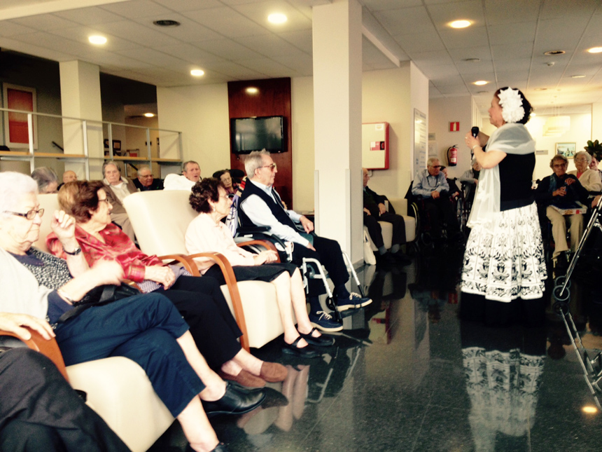 , El Grup Rosas Blancas fa una visita musical als residents del Centre Residencial Mutuam Collserola