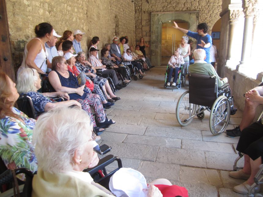, Els usuaris de la Residència Les Franqueses decideixen anar d’excursió a Sant Cugat