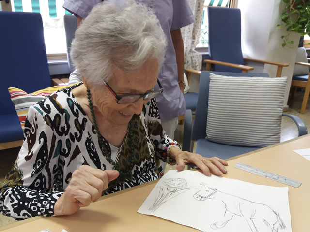 envelliment saludable, 101 anys dibuixant amb molta traça, el reflex d&#8217;una vida