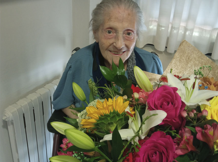 Aniversari 103 Residència gent gran, Celebració dels 103 anys d’una usuària de la Residència Jaume Nualart per a gent gran